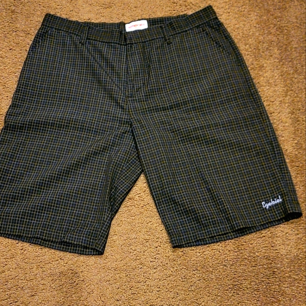 Ezekiel shorts size 38